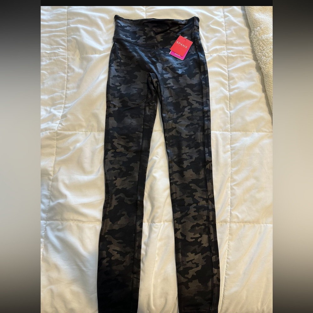 Spanx Camo leggings Brand New W Tag-XS
